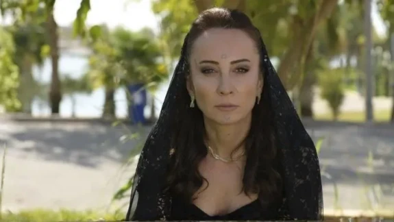 Halef: Köklerin Çağrısı Deli Sevde (Sezin Bozacı) Kimdir?